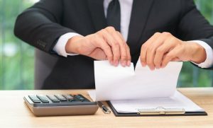 إنهاء عقد العمل في السعودية