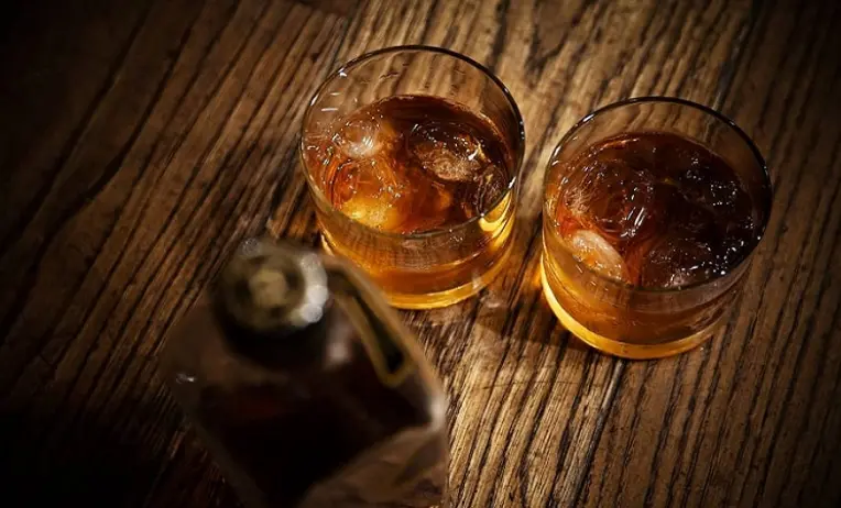 حكم القاضي في شرب المسكر.حكم حيازة المسكر للمره الأولى