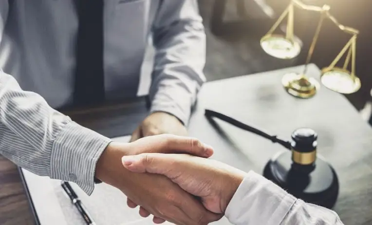 التعويض عن الطرد التعسفي من العمل بالسعودية