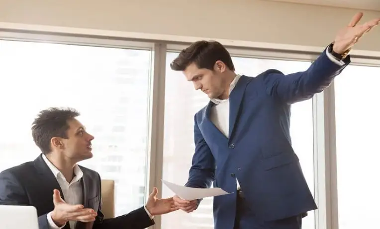 التعويض عن الطرد التعسفي من العمل بالسعودية
